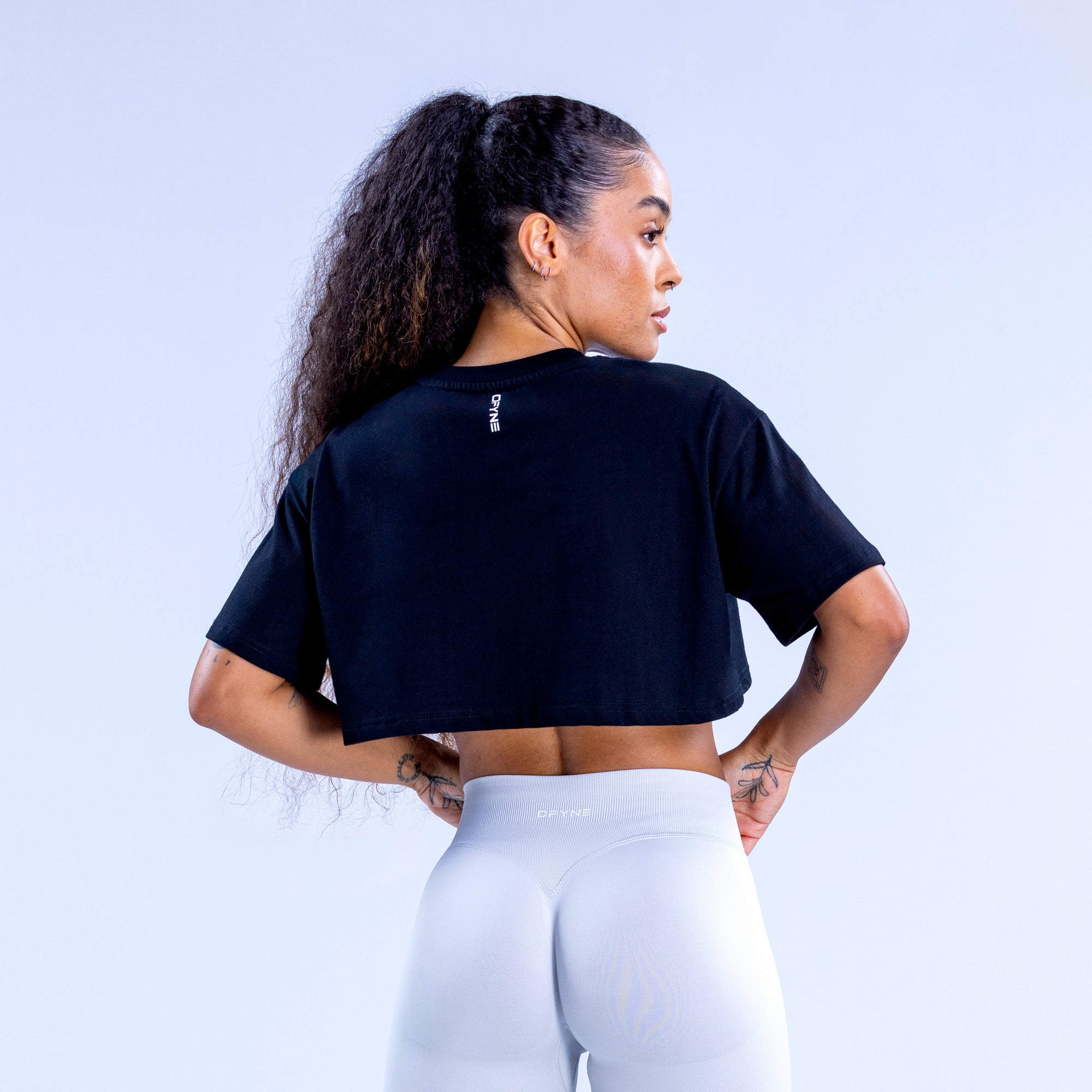 Camiseta DFYNE Revive Crop Feminino Pretas | ATRVDG596