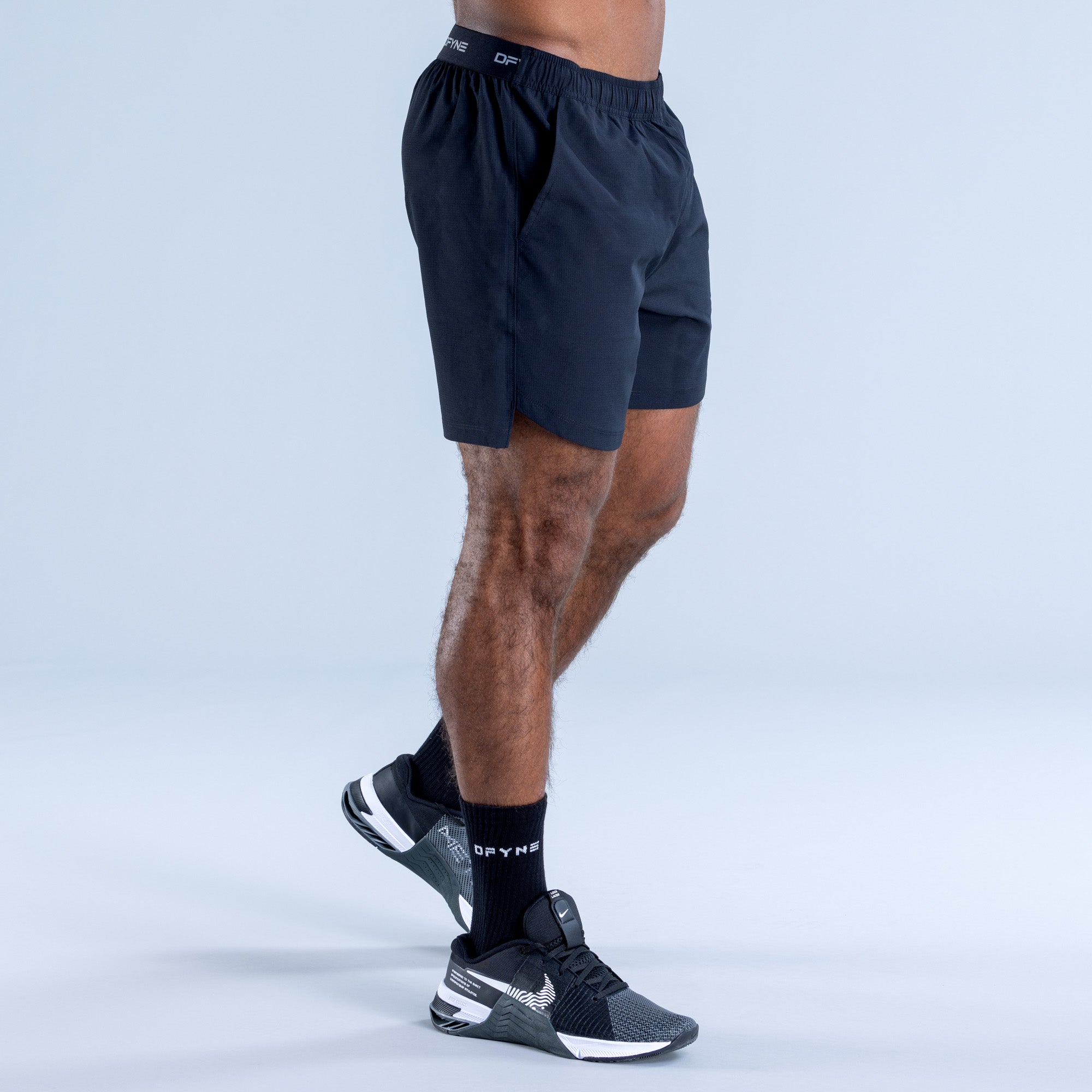 Shorts DFYNE Stealth Training Masculino Pretas | PTVDNE753