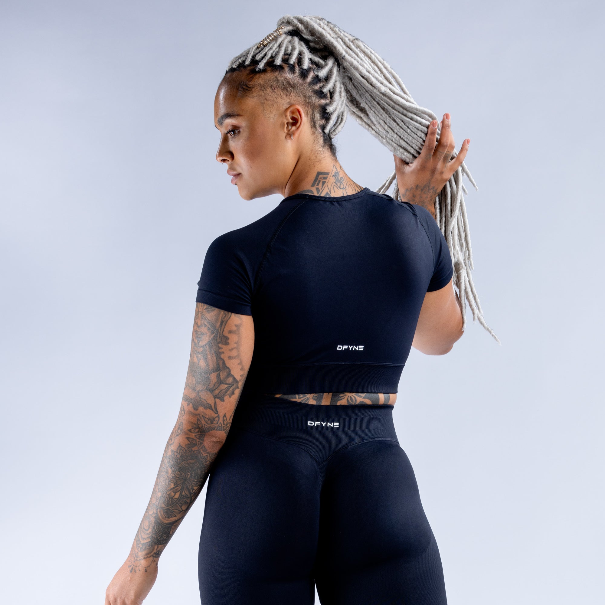 Top DFYNE Impact Crop Feminino Pretas | IMHTXC756