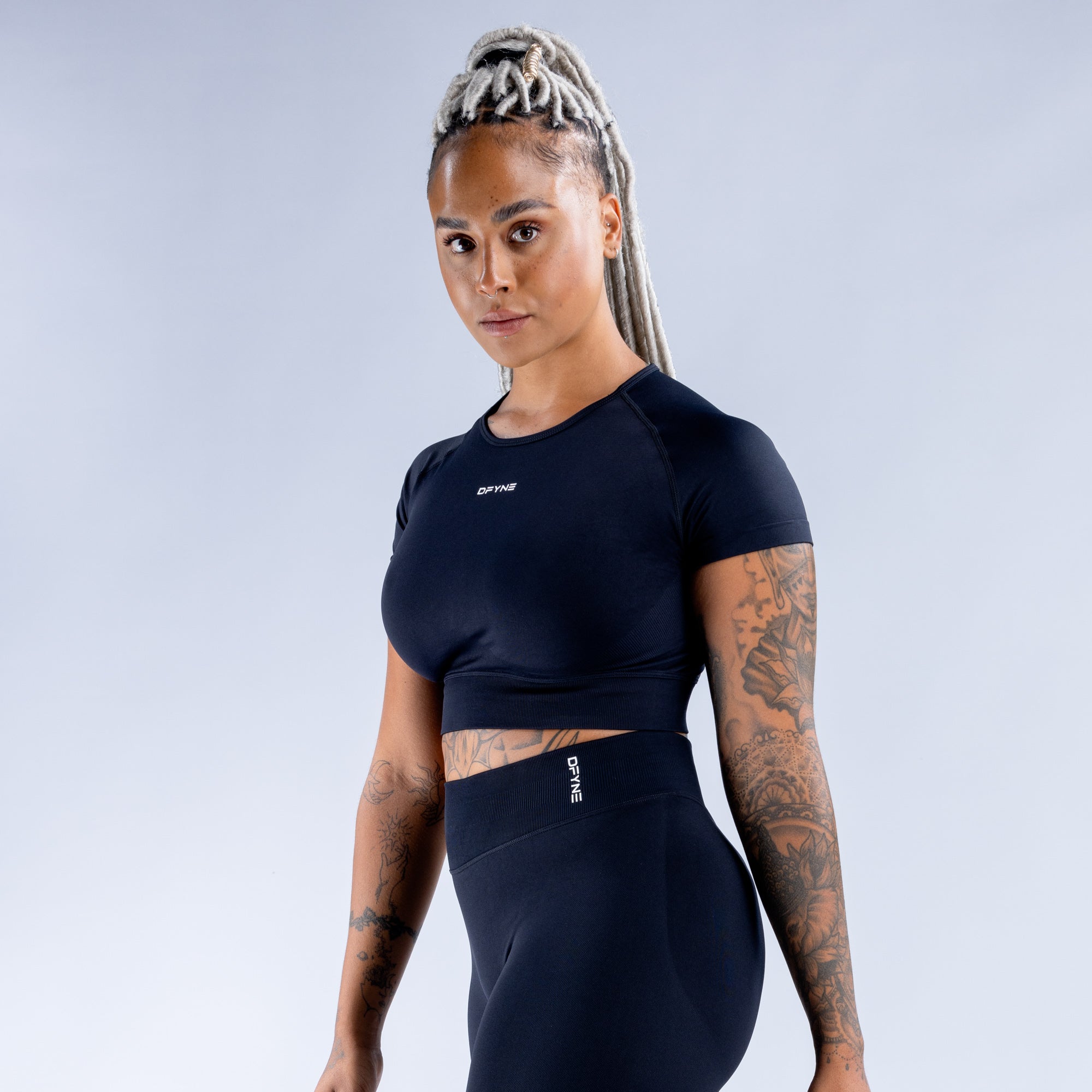 Top DFYNE Impact Crop Feminino Pretas | IMHTXC756